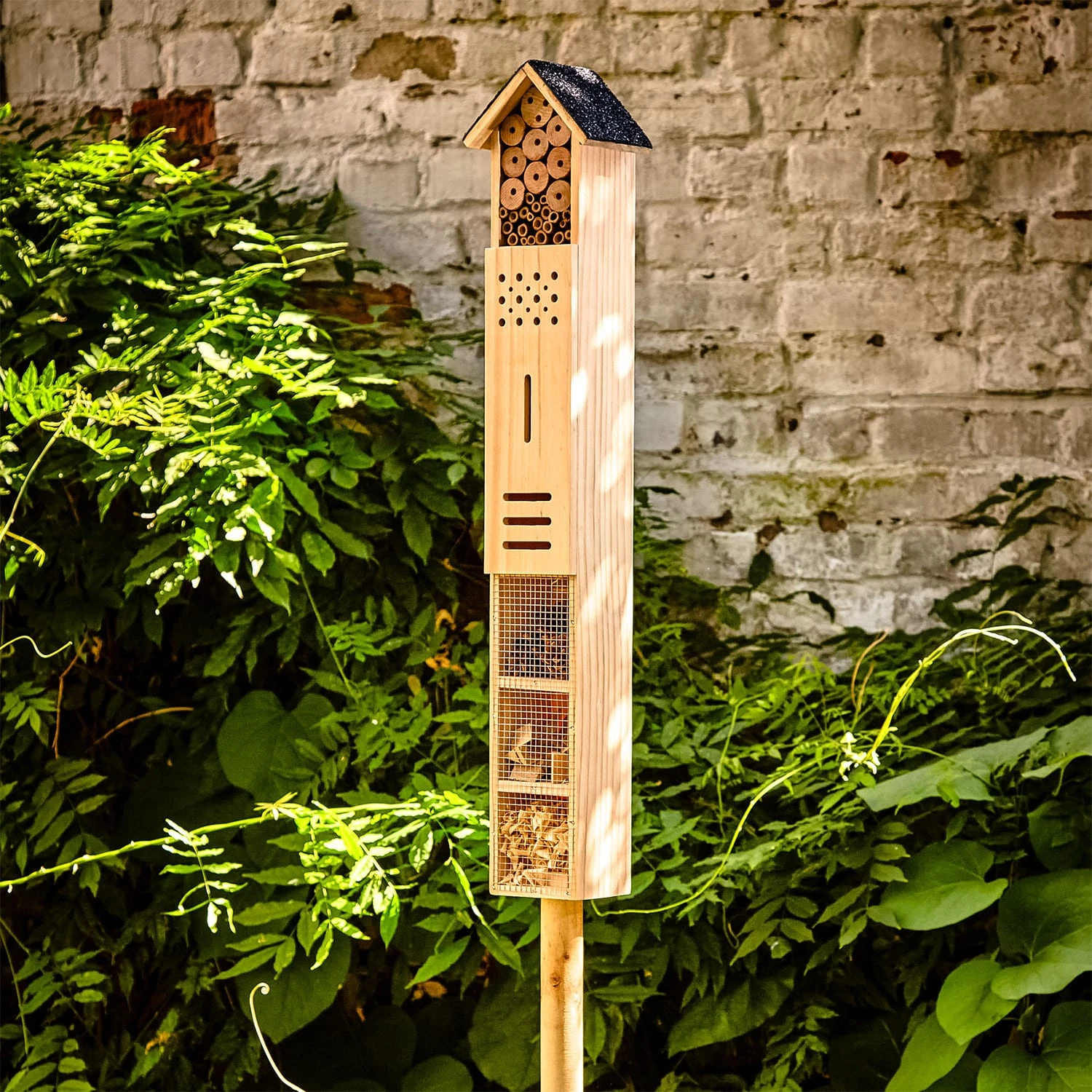 Insektenhotel Mit Erdspieß Ganzjährig Bewohnbar Holz – Bild 4