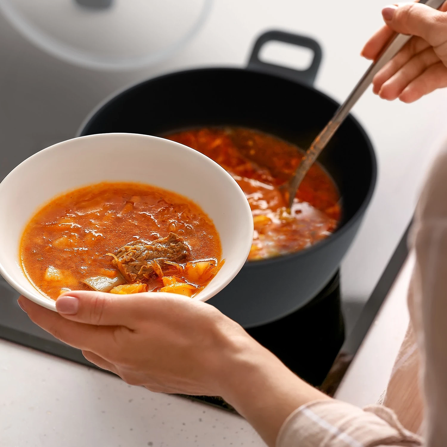 Noto Endurance Topf- Und Pfannenset Geschmiedetes Aluminium Ergonomische Griffe Glasdeckel Filz – Bild 3